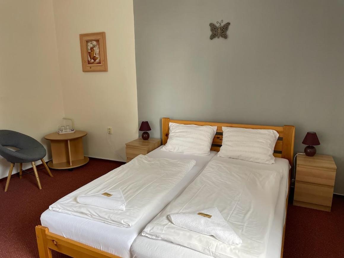 Hotel Rohanov Lhota nad Rohanovem Bagian luar foto